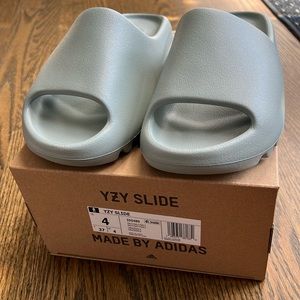 YZY slide